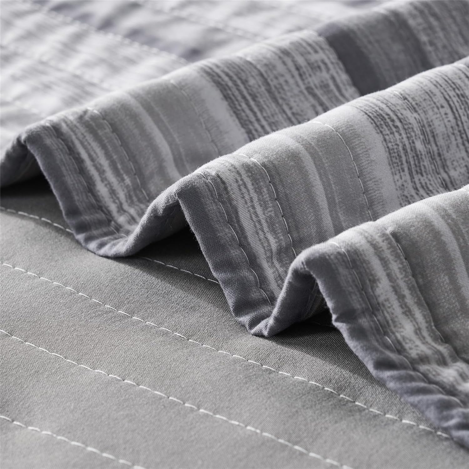 KAKIJUMN Quilt Set Full Queen White Grey Striped Bedding Coverlet with Pillow Shams
