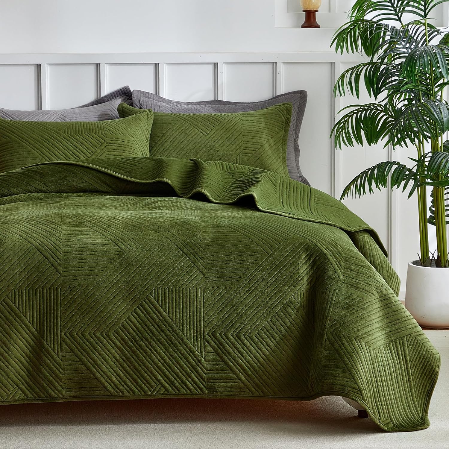 WARMDERN Velvet Quilt Set King Size Green Geometric Striped Pattern