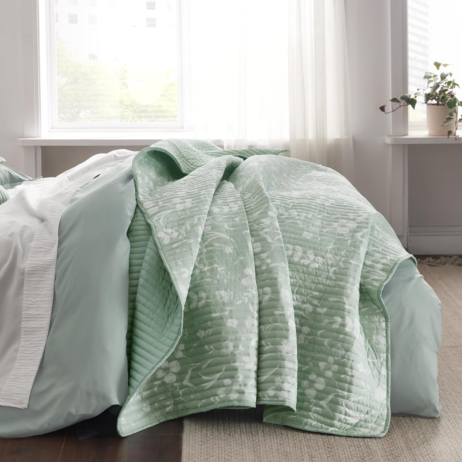 Bedsure Twin Quilt Set - Floral Microfiber Coverlet with Pillow Sham