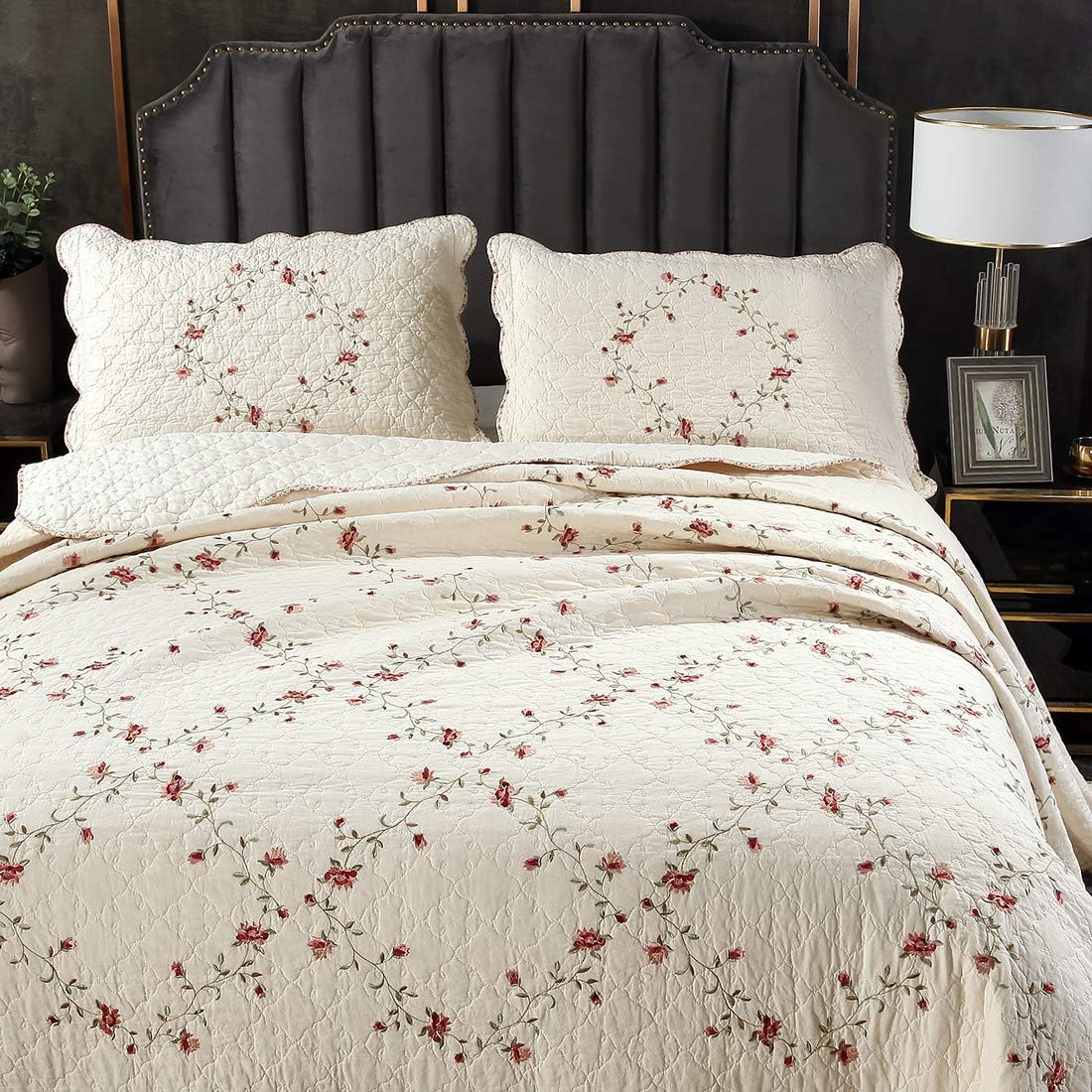 Vctops 3-Piece Floral Embroidered Quilt Set