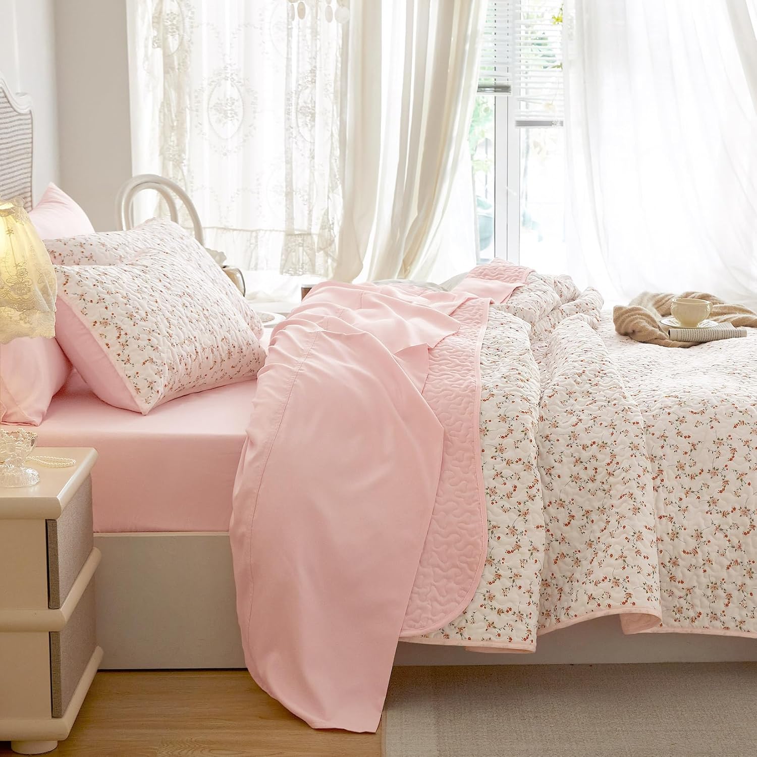 Wake In Cloud Floral Quilt Set for Women