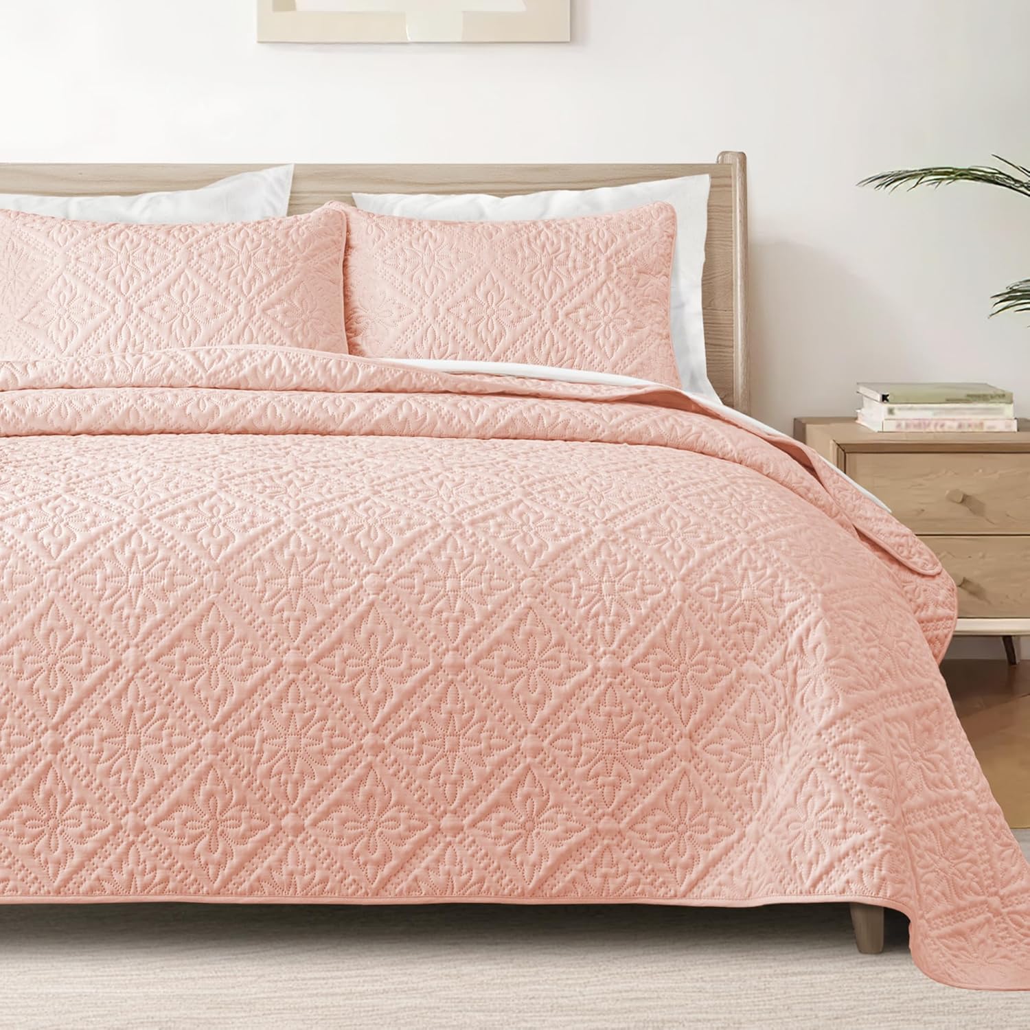 Exclusivo Mezcla Queen Quilt Set Soft Blush Pink Bedspreads with 2 Pillow Shams