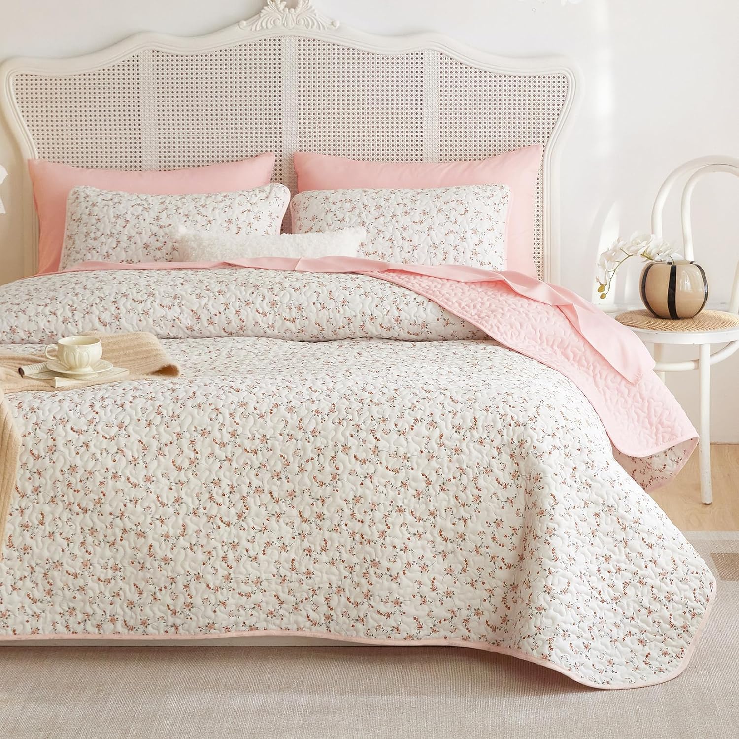 Wake In Cloud Floral Quilt Set for Women