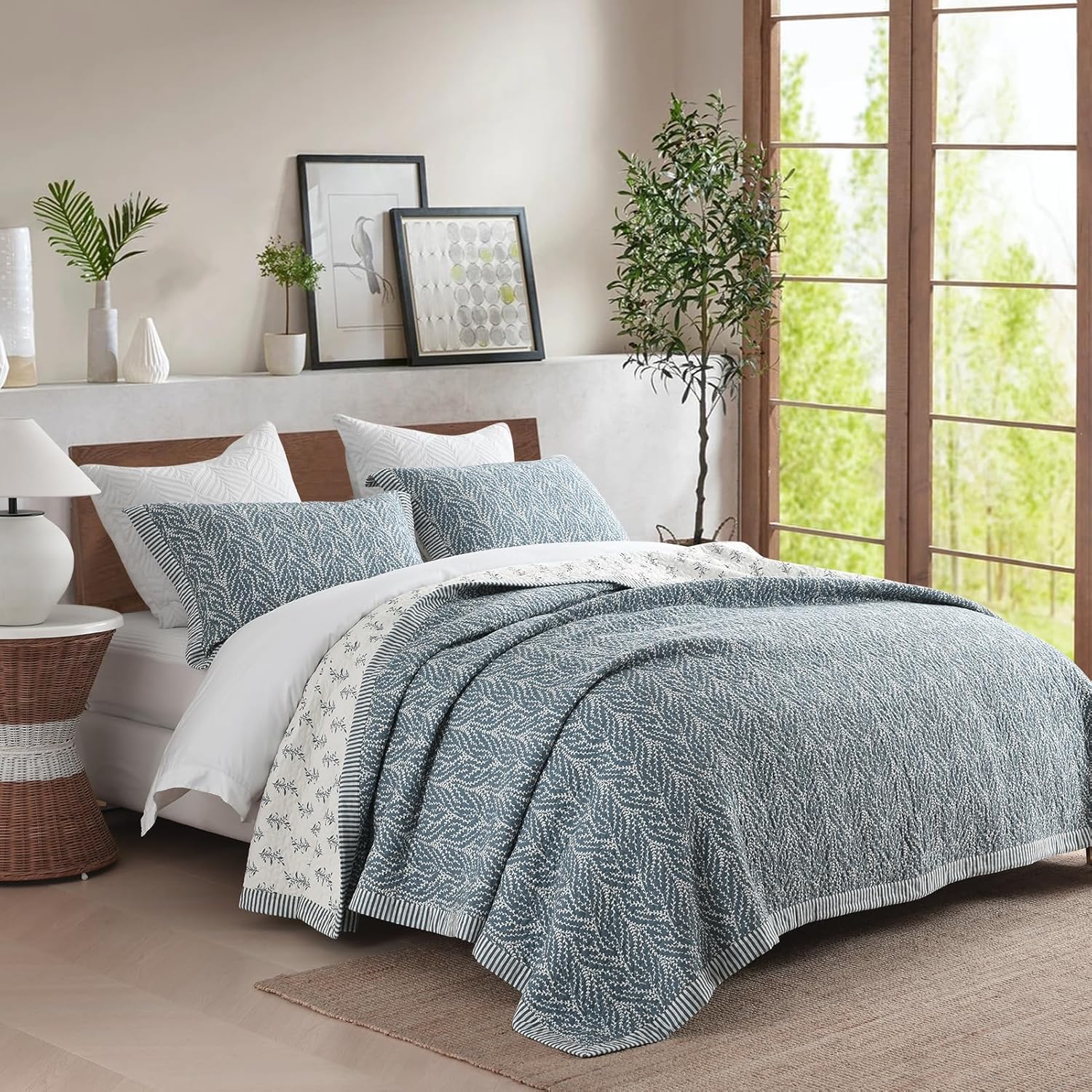 SahSahCasa King Quilt Set with Botanical Pattern