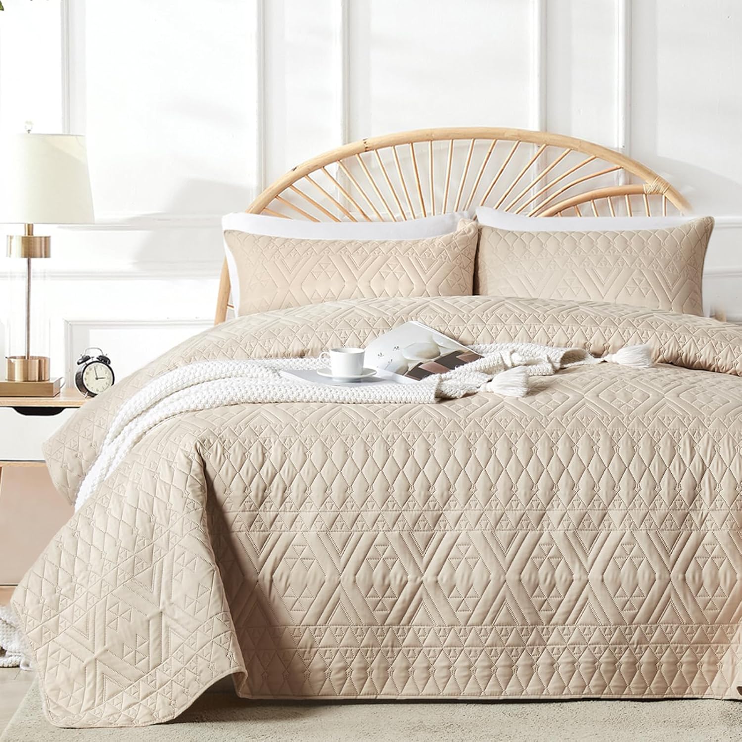 akkialla KingCal King Quilt Bedding Set - Beige Microfiber Geometric Pattern