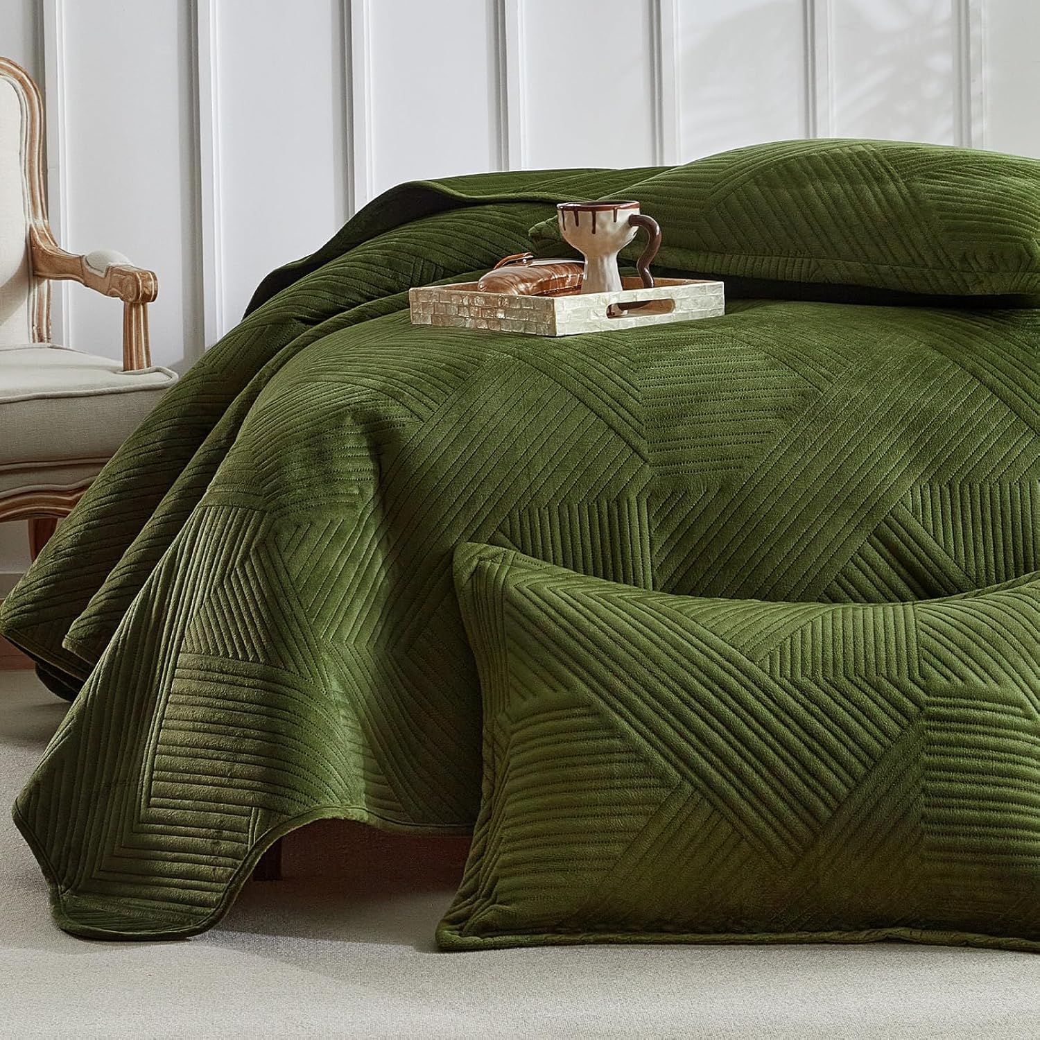WARMDERN Velvet Quilt Set King Size Green Geometric Striped Pattern