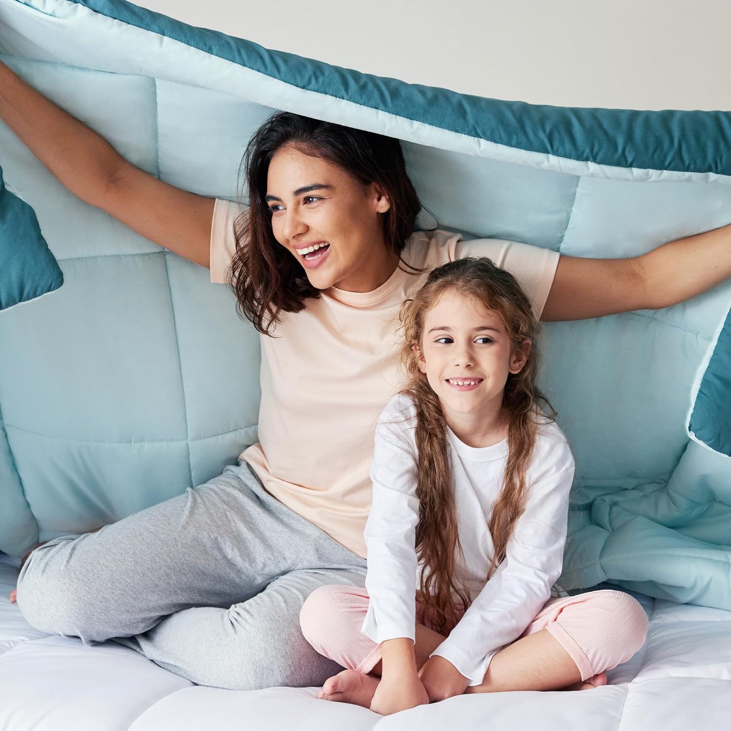Exclusivo Mezcla Lightweight Summer Reversible Comforter Set