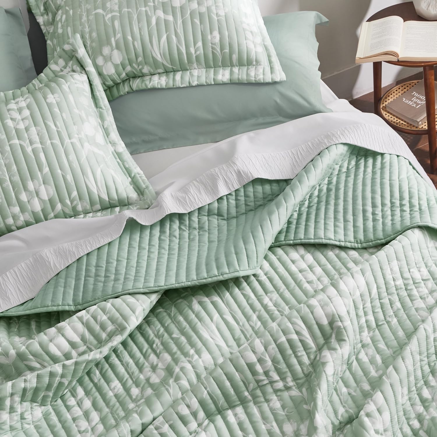 Bedsure Twin Quilt Set - Floral Microfiber Coverlet with Pillow Sham