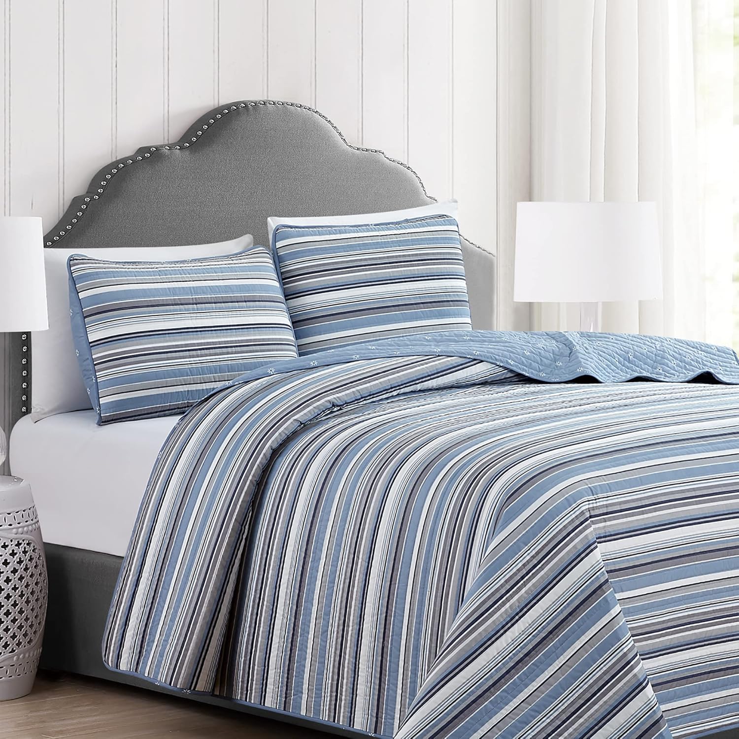 Market Place 3 Piece Reversible Quilt Set with Shams 1