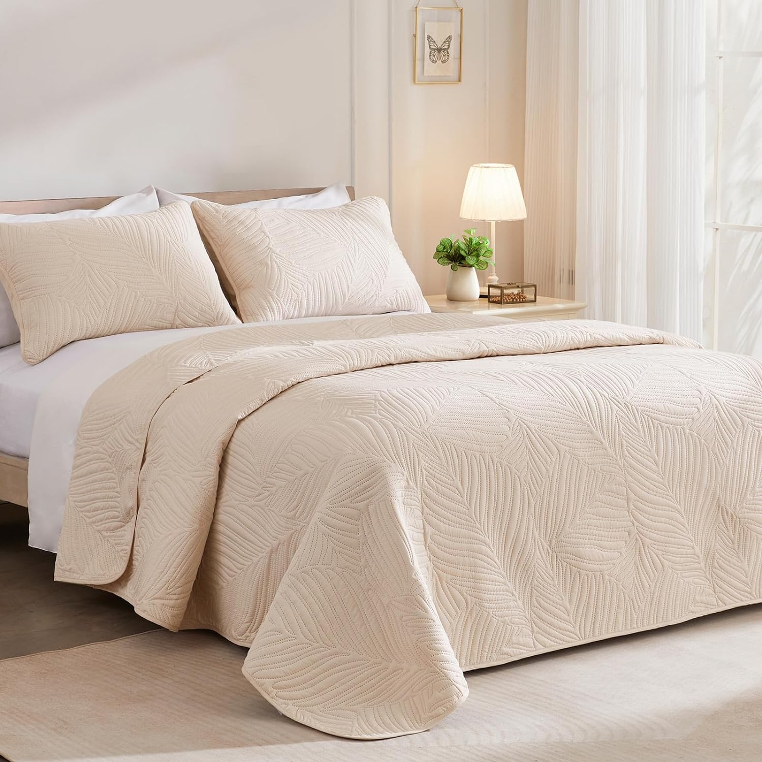 Exclusivo Mezcla Queen Quilt Set with Leaf Pattern
