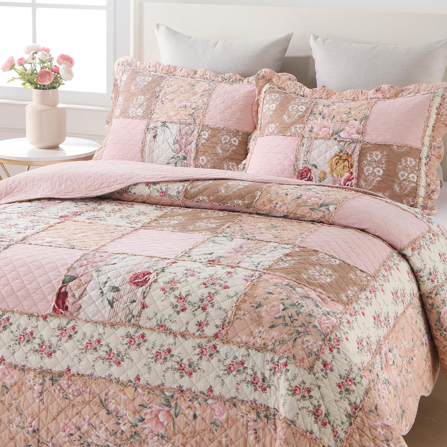 Yvooxny Queen Size Patchwork Floral Quilt Set