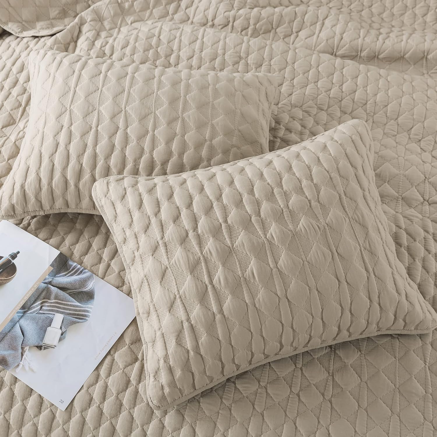 WDCOZY Lightweight Cal King Quilt Set with Pillow Shams