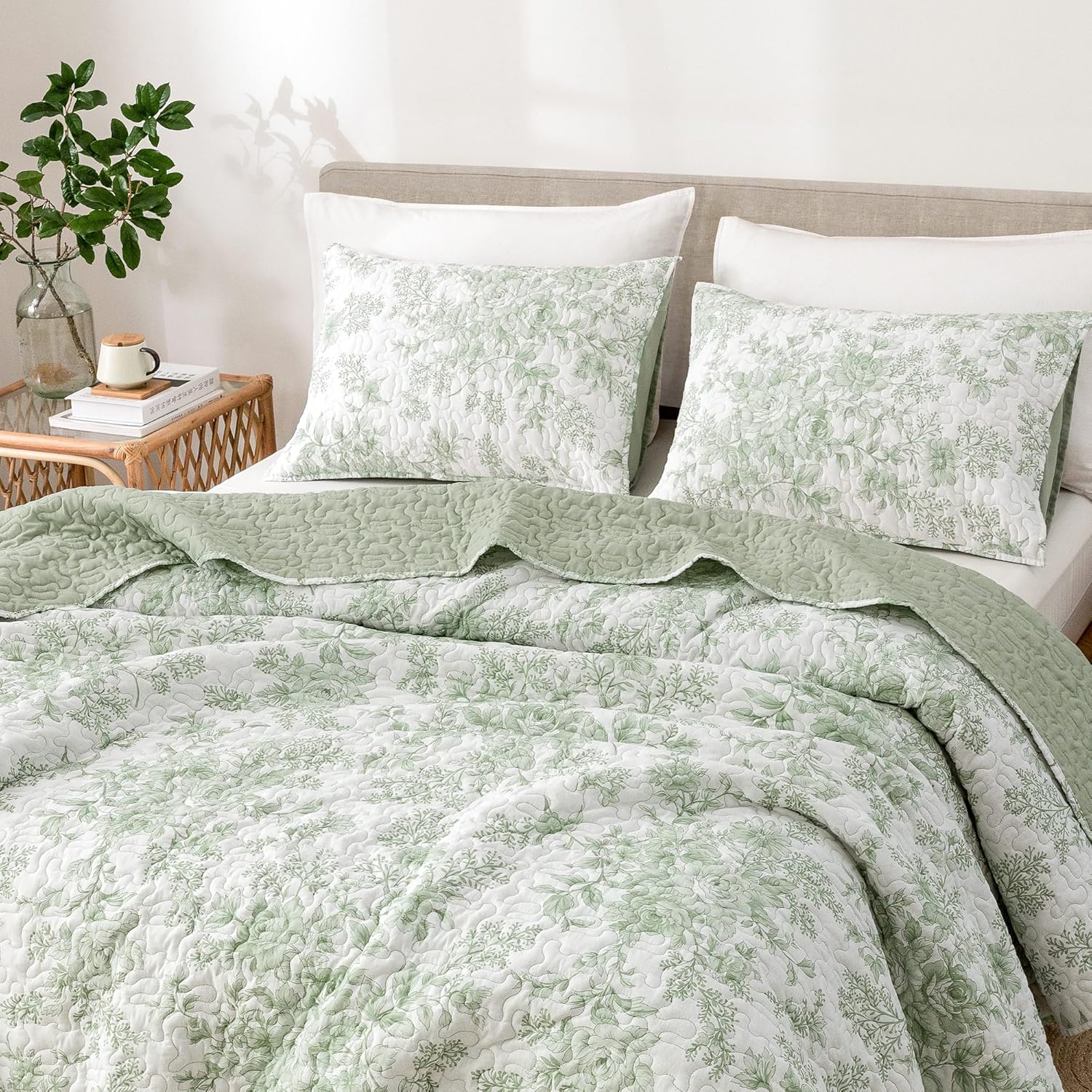 Wonderful Sage Green Floral Reversible Quilt Set Queen Size