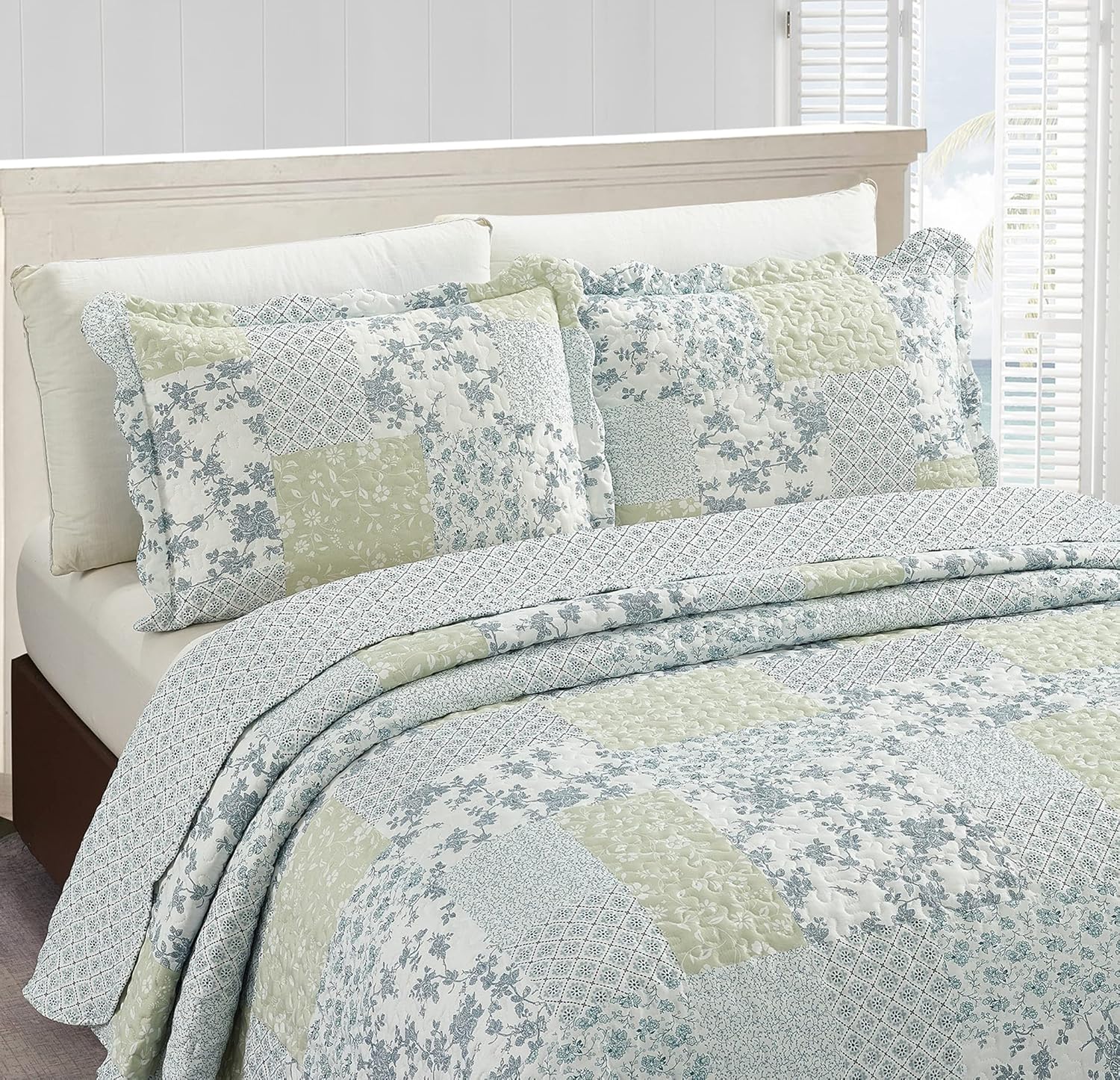 Brilliant Sunshine Quilt Set with 2 Shams 3-Piece Reversible Bedspread
