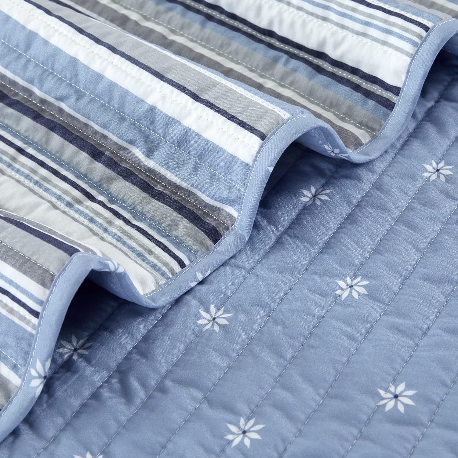 Market Place 3 Piece Reversible Quilt Set with Shams 1