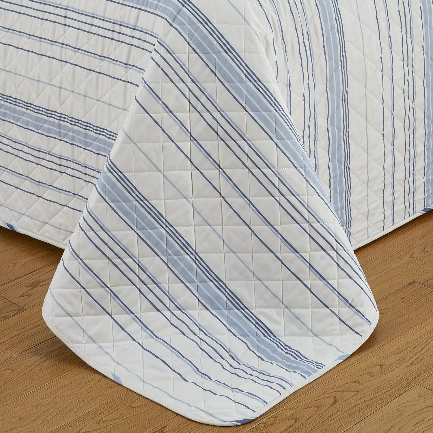 Market Place 2 Piece Reversible Quilt Set with Sham