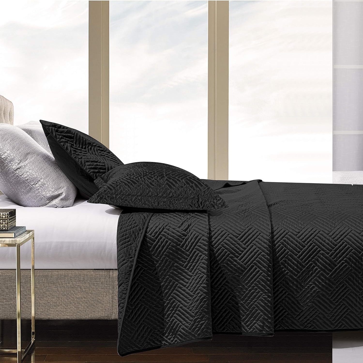 NTBAY Queen Silk Satin Quilt Set Black Geometric Pattern