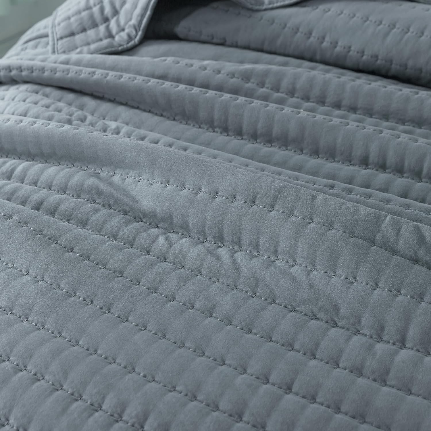 ROARINGWILD Queen Size Quilt Set with 2 Pillow Shams 90x90 Inches