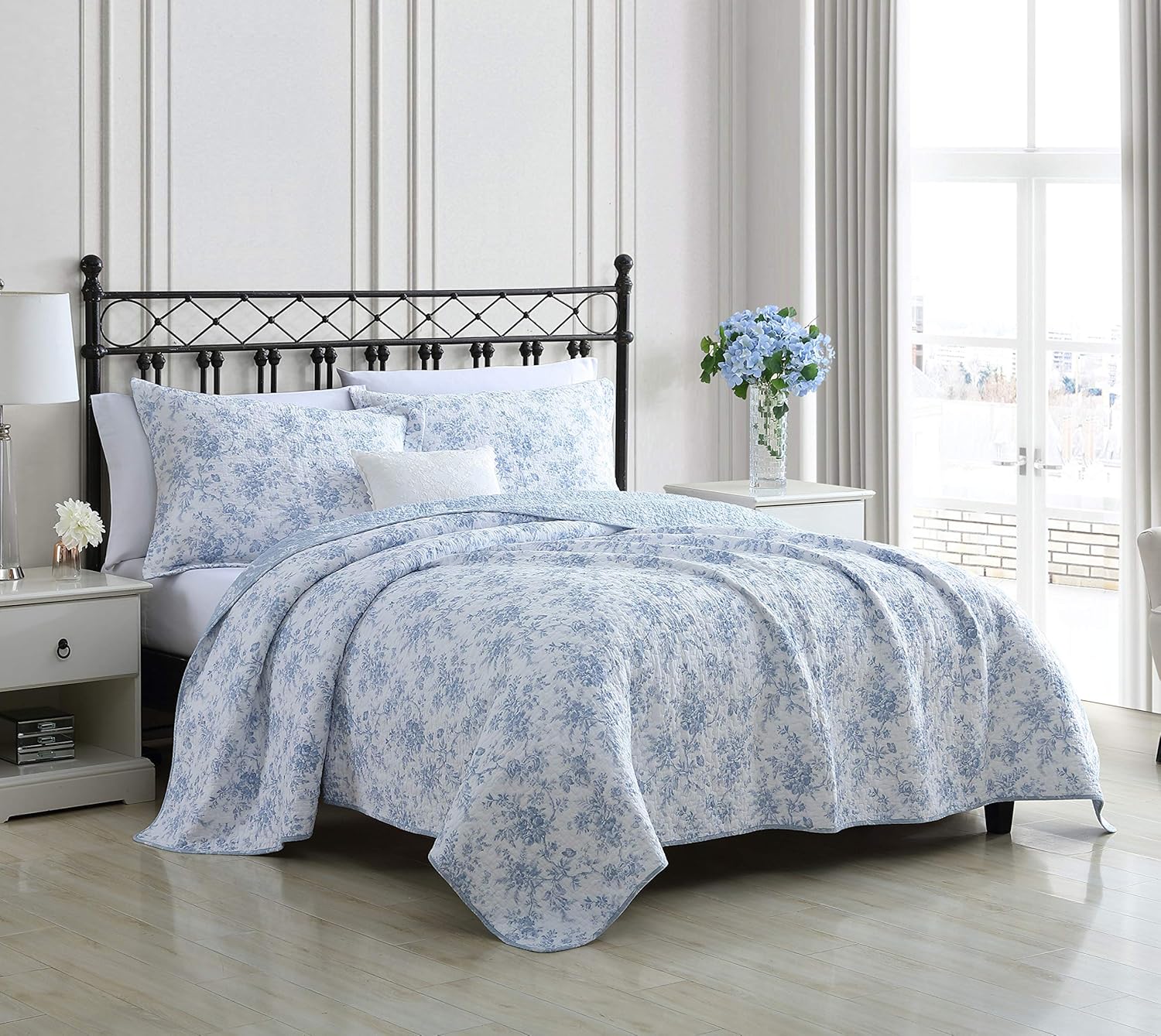 Laura Ashley Home - Reversible Twin Quilt Set with Sham