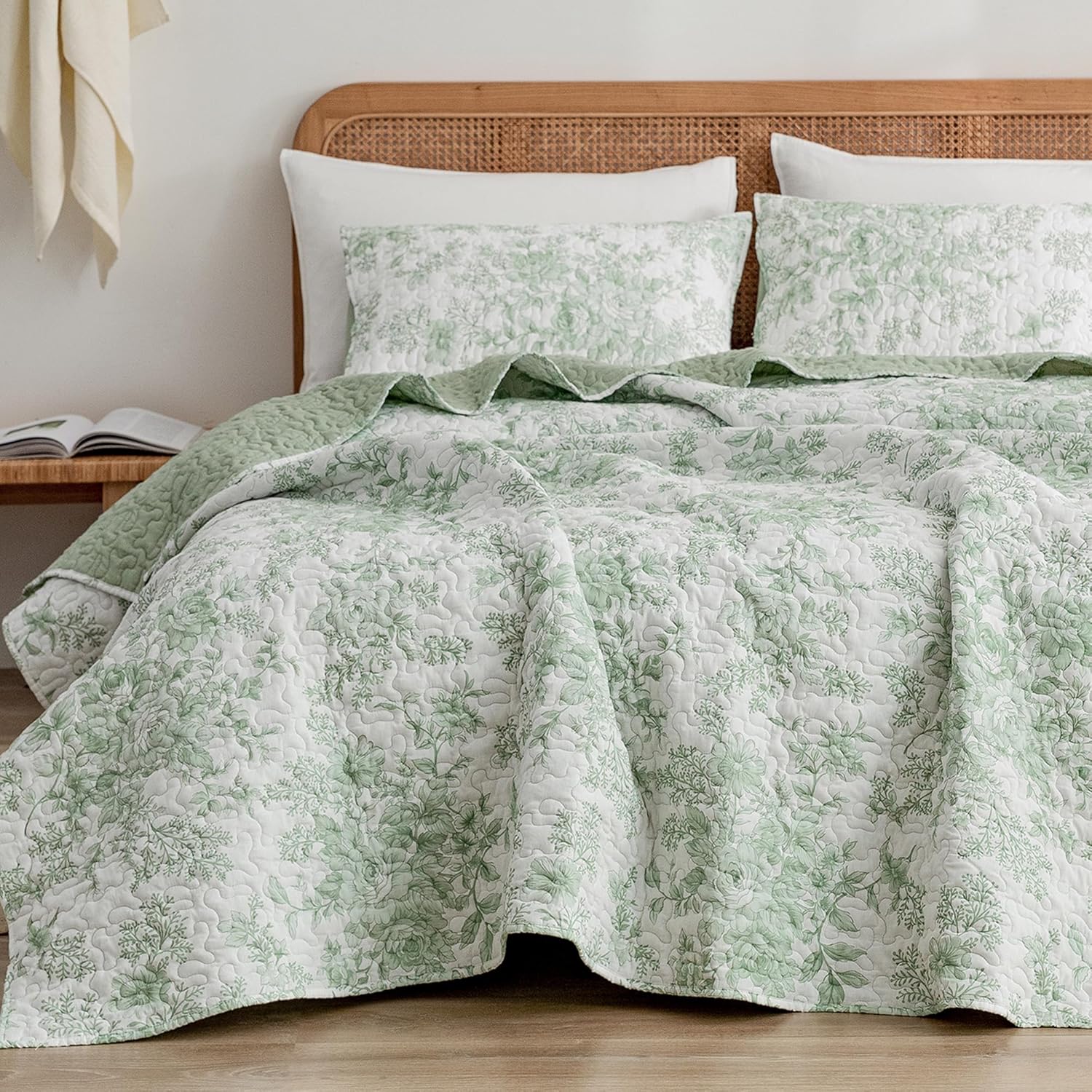 Wonderful Sage Green Floral Reversible Quilt Set Queen Size