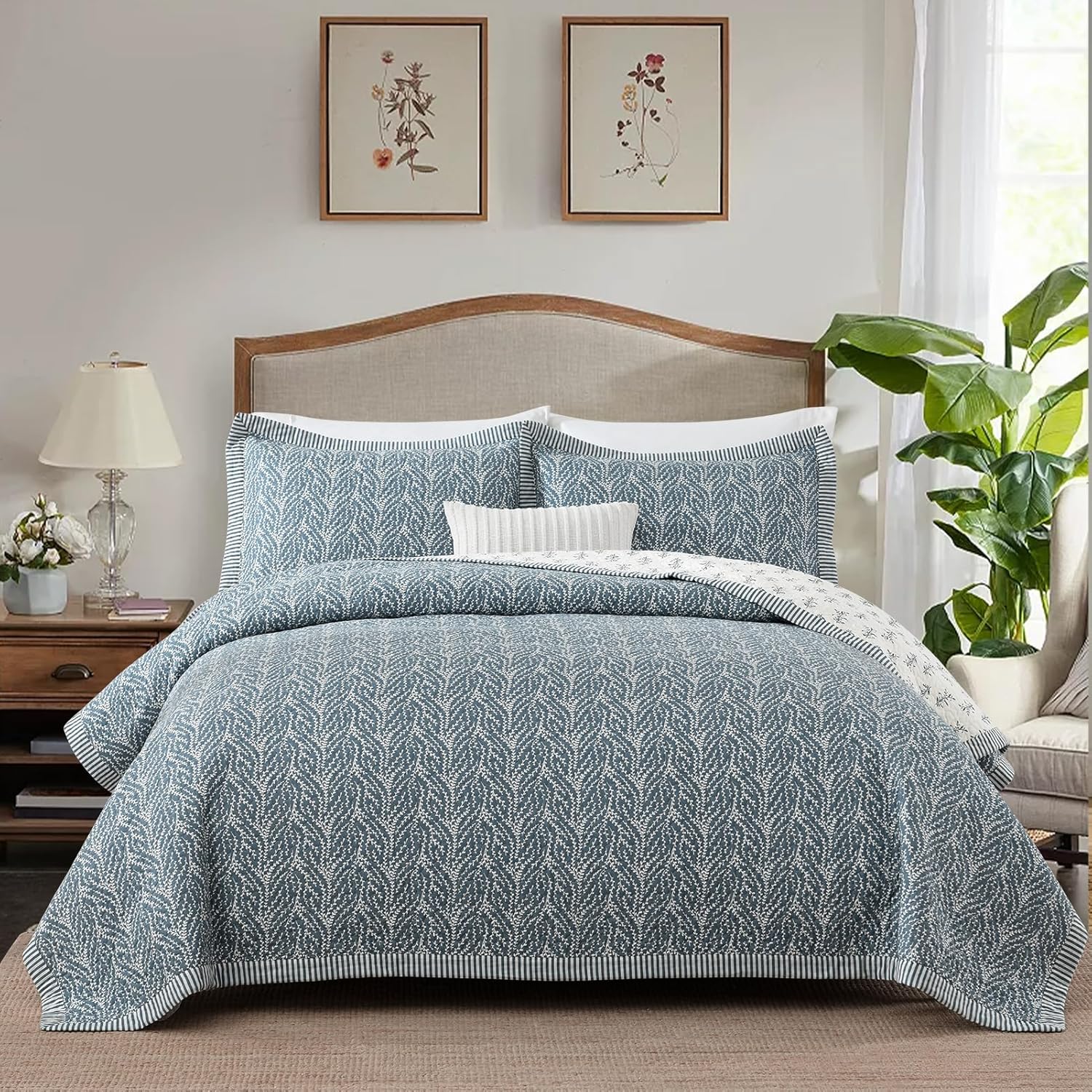 SahSahCasa King Quilt Set with Botanical Pattern