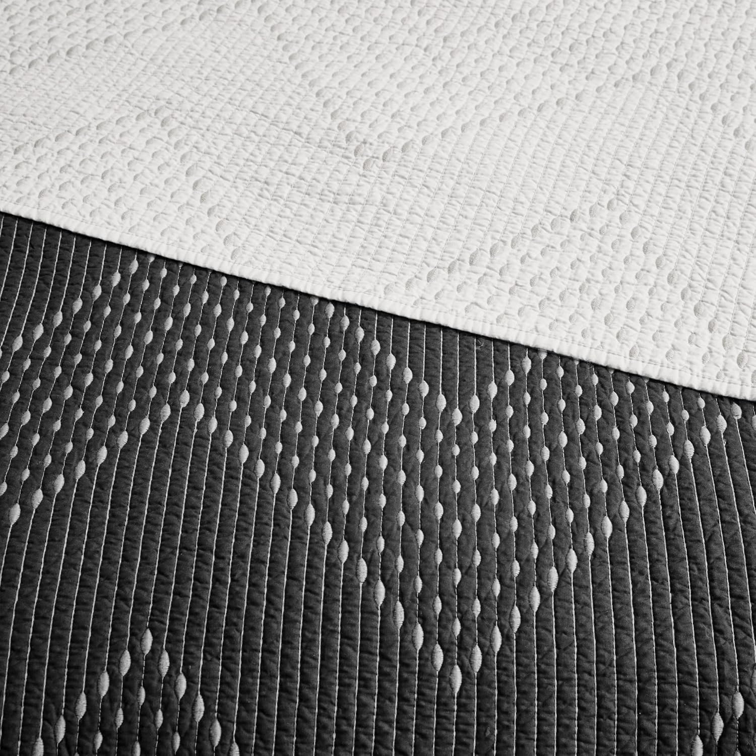 INKIVY Reversible Chevron Cotton Quilt Set - 3 Piece Black FullQueen