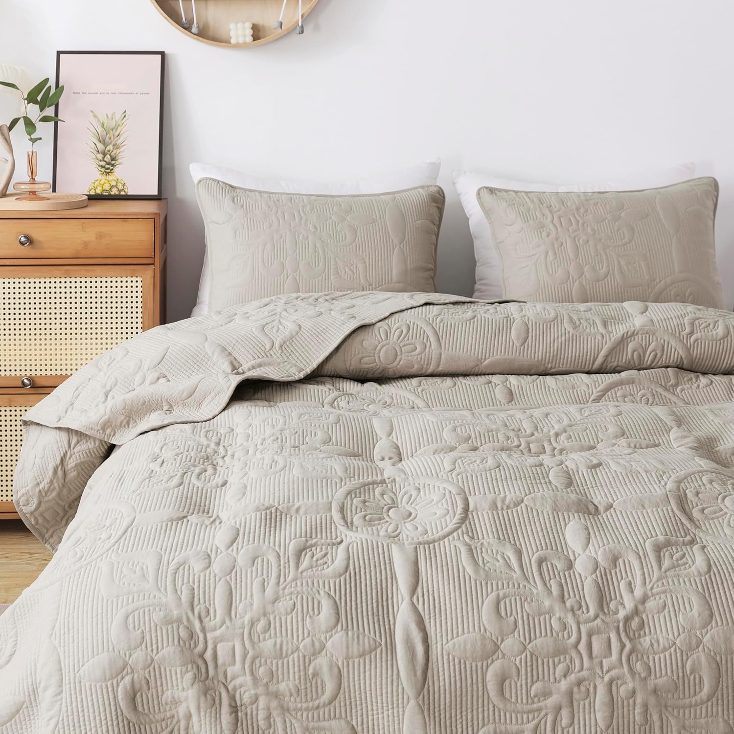 B2EVER Damask Quilt Cal King Set with 2 Pillow Shams
