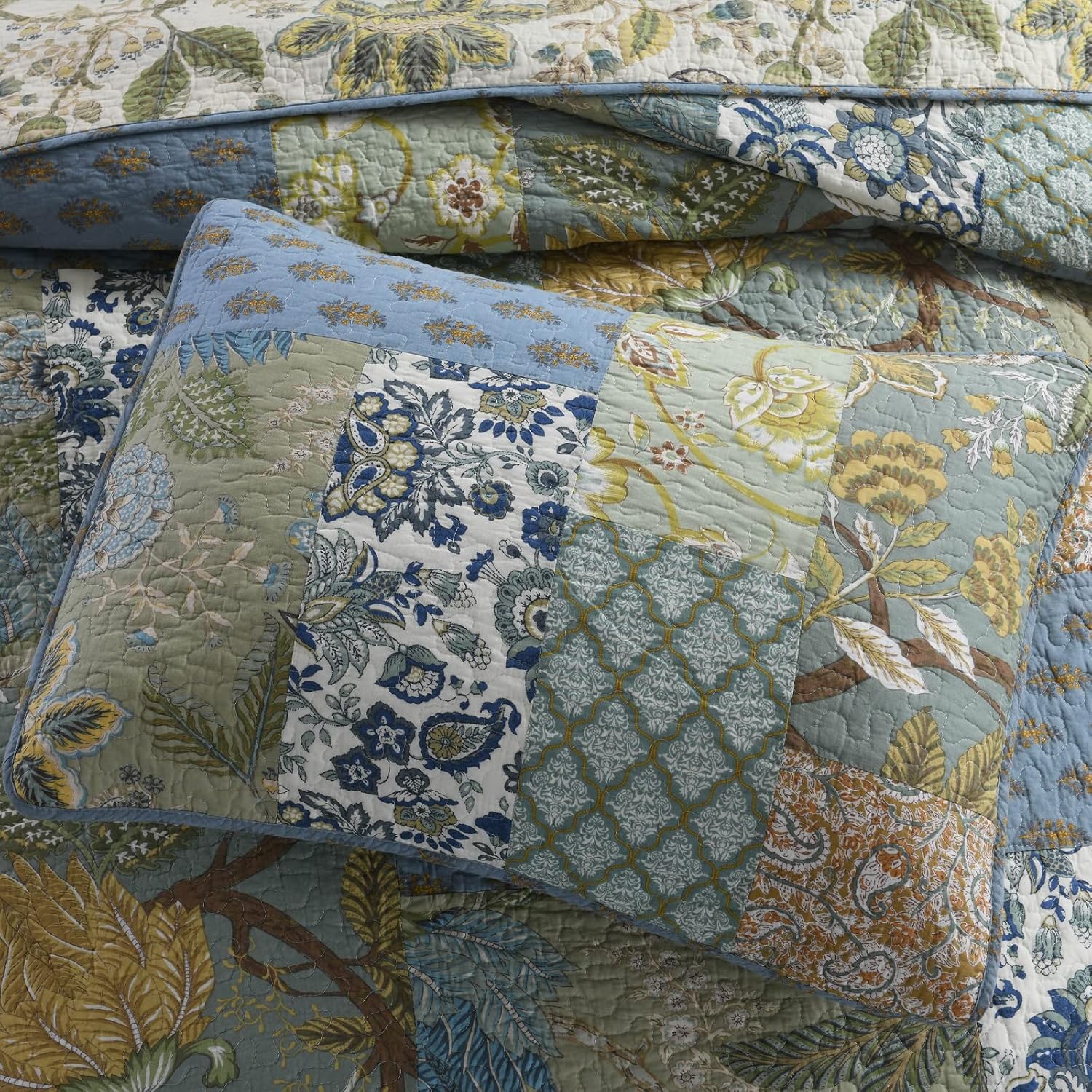 Yvooxny California King Quilt Set - Bohemian Patchwork Floral Reversible