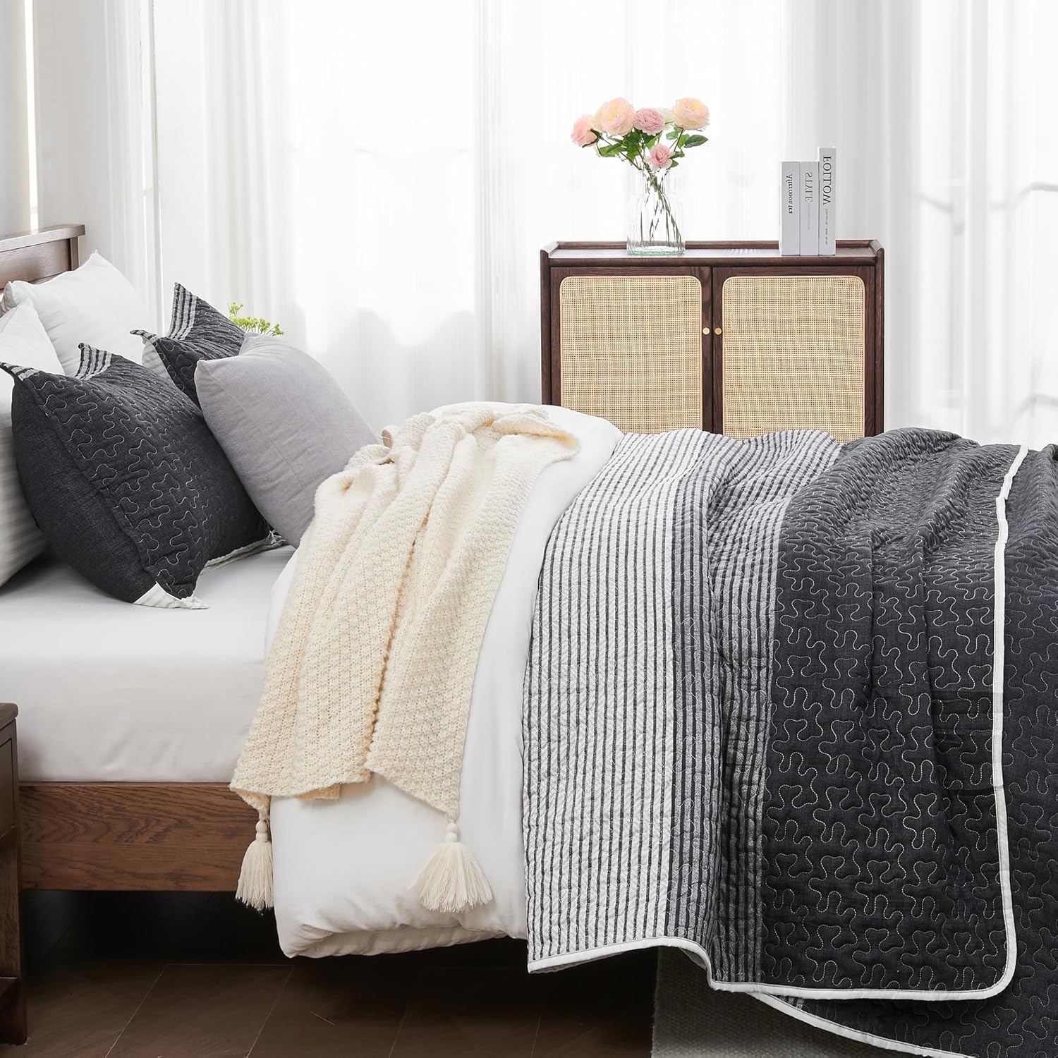 Andency Queen Quilt Set Black and White Striped