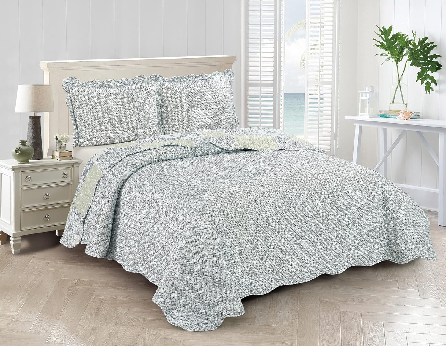 Brilliant Sunshine Quilt Set with 2 Shams 3-Piece Reversible Bedspread