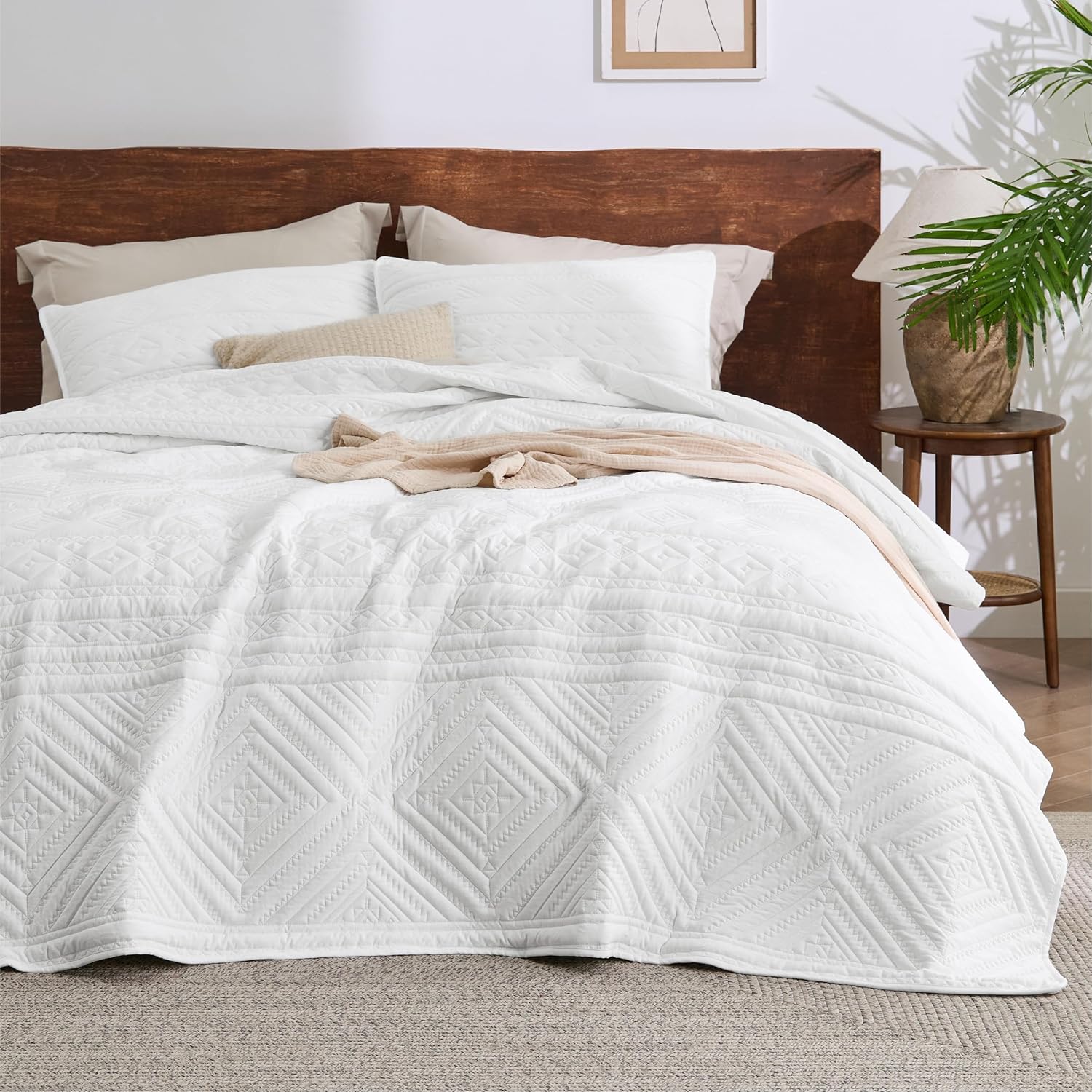 Bedsure Boho Quilt King Size - Geometric Pattern Soft Breathable 106x96 Inches