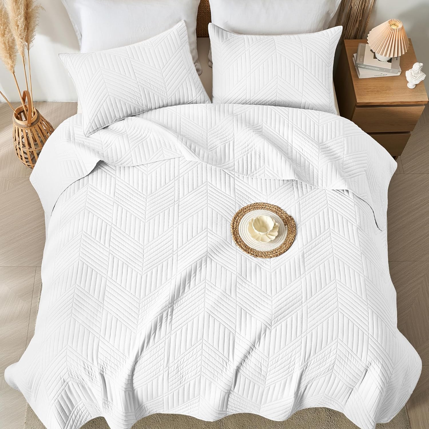 Davulos Queen Quilt Set - Reversible Microfiber Bedspread with Embossed Patterns