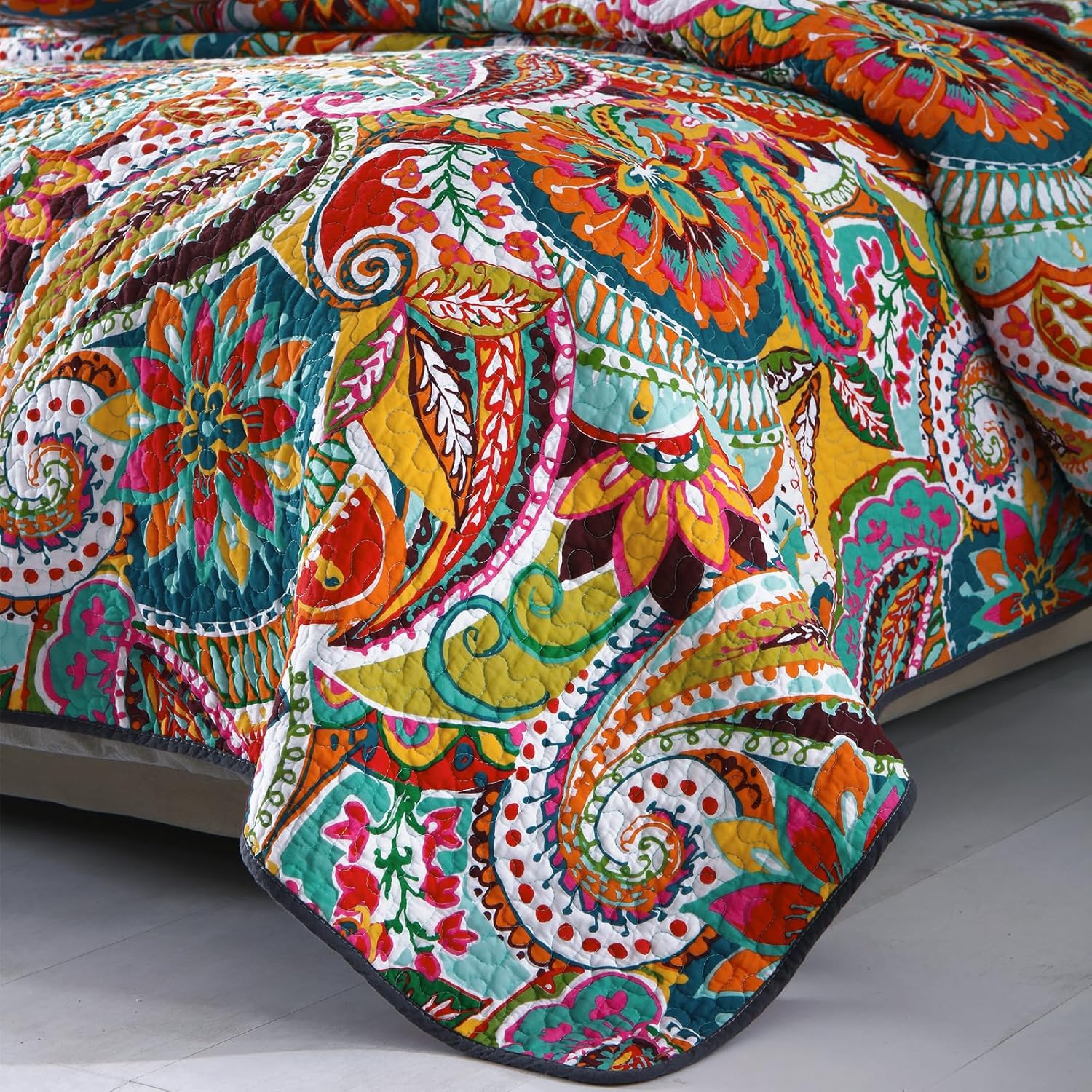 Qucover Boho Paisley Cal King Quilt Set with Pillow Shams