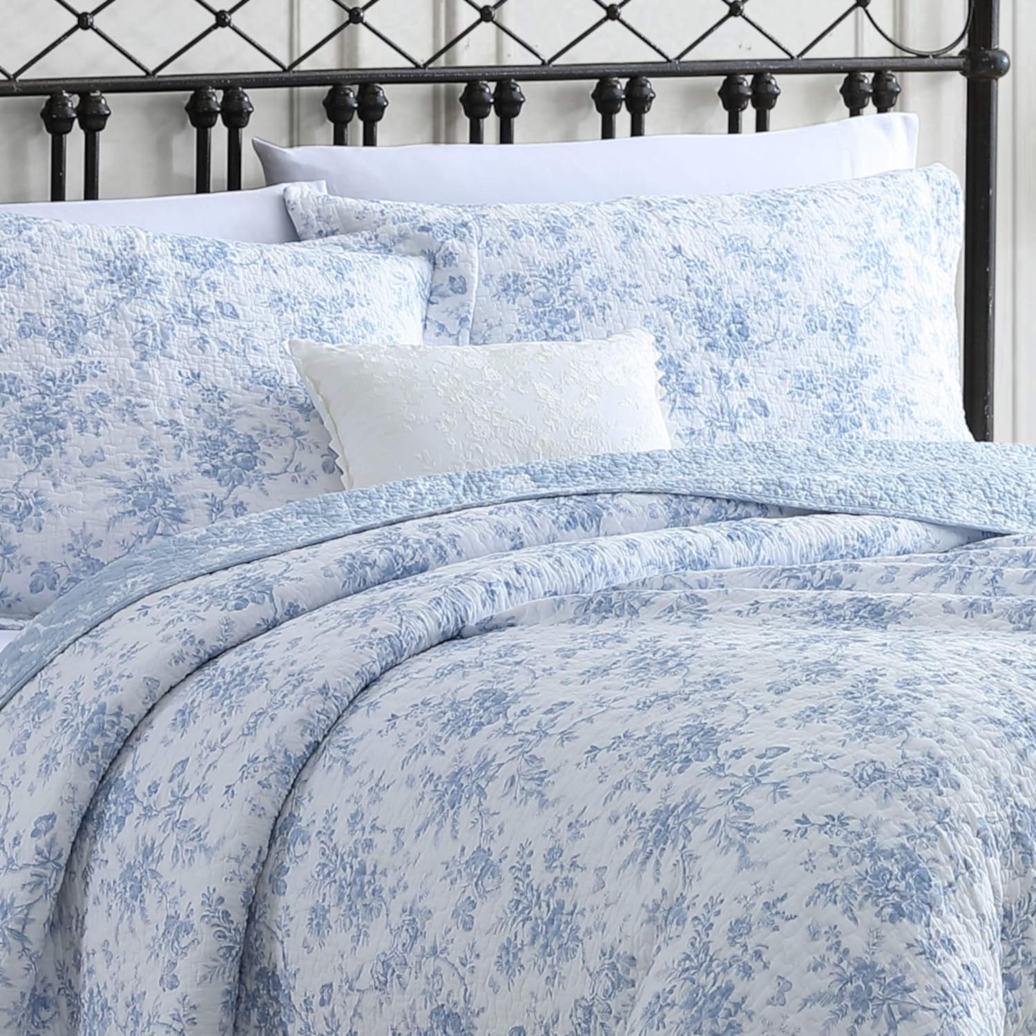 Laura Ashley Home - Reversible Twin Quilt Set with Sham