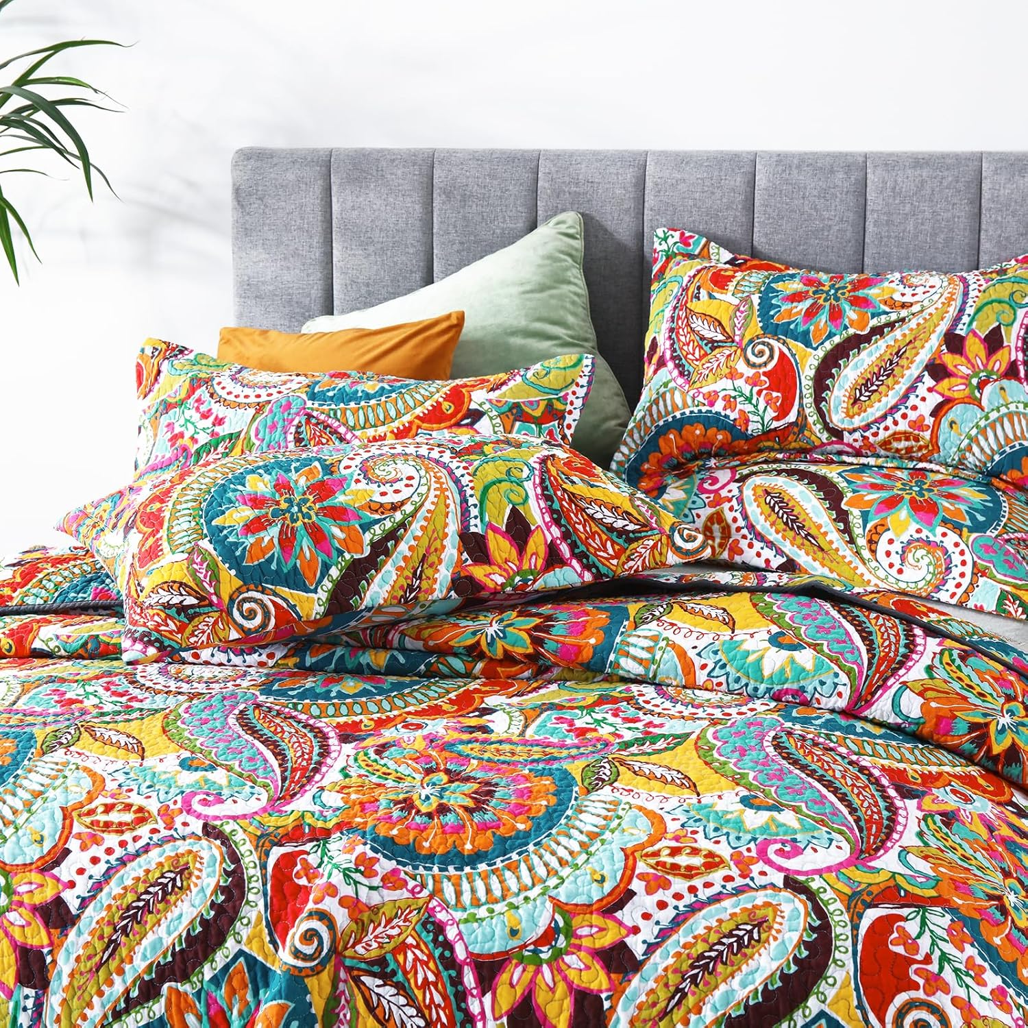 Qucover Boho Paisley Cal King Quilt Set with Pillow Shams