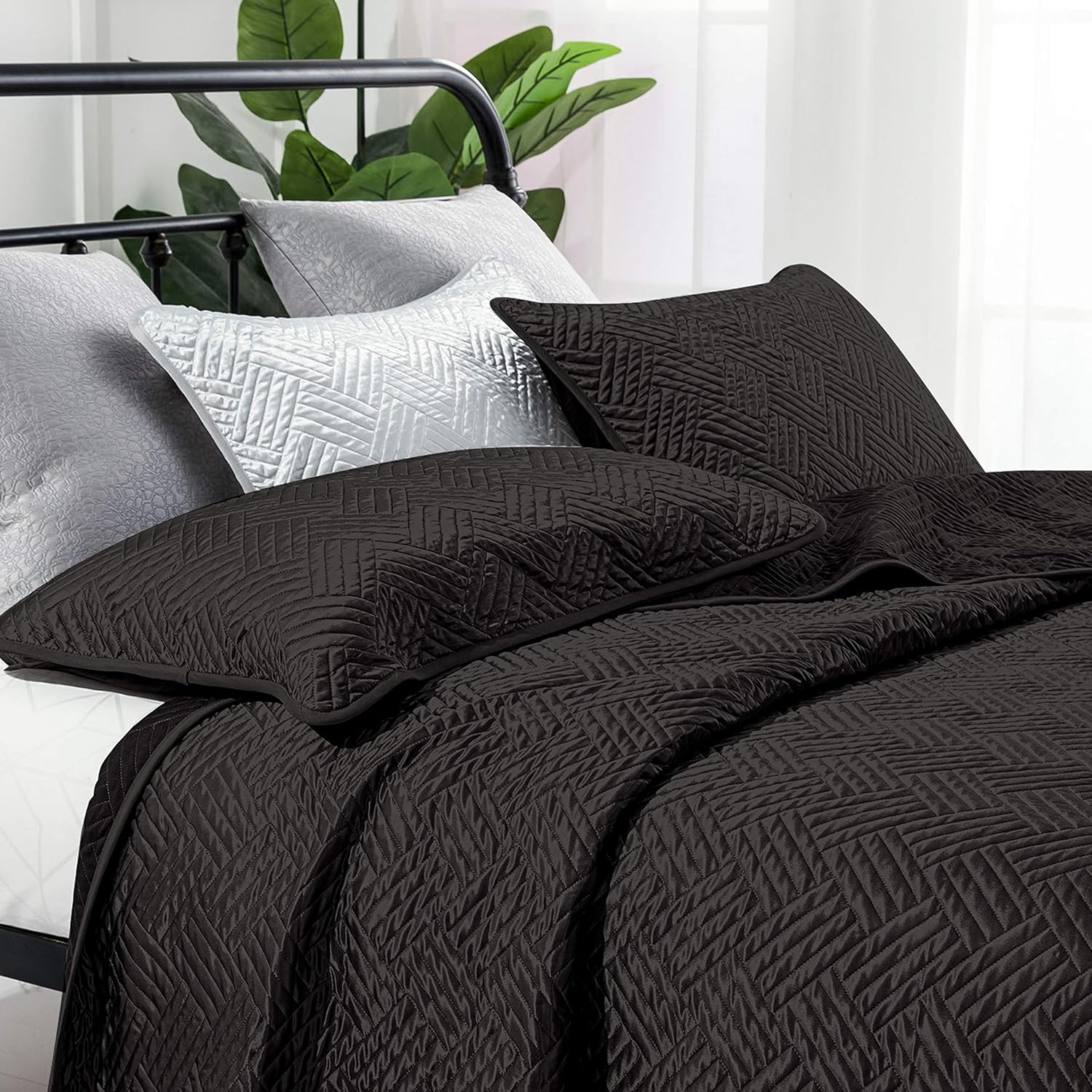 NTBAY Queen Silk Satin Quilt Set Black Geometric Pattern