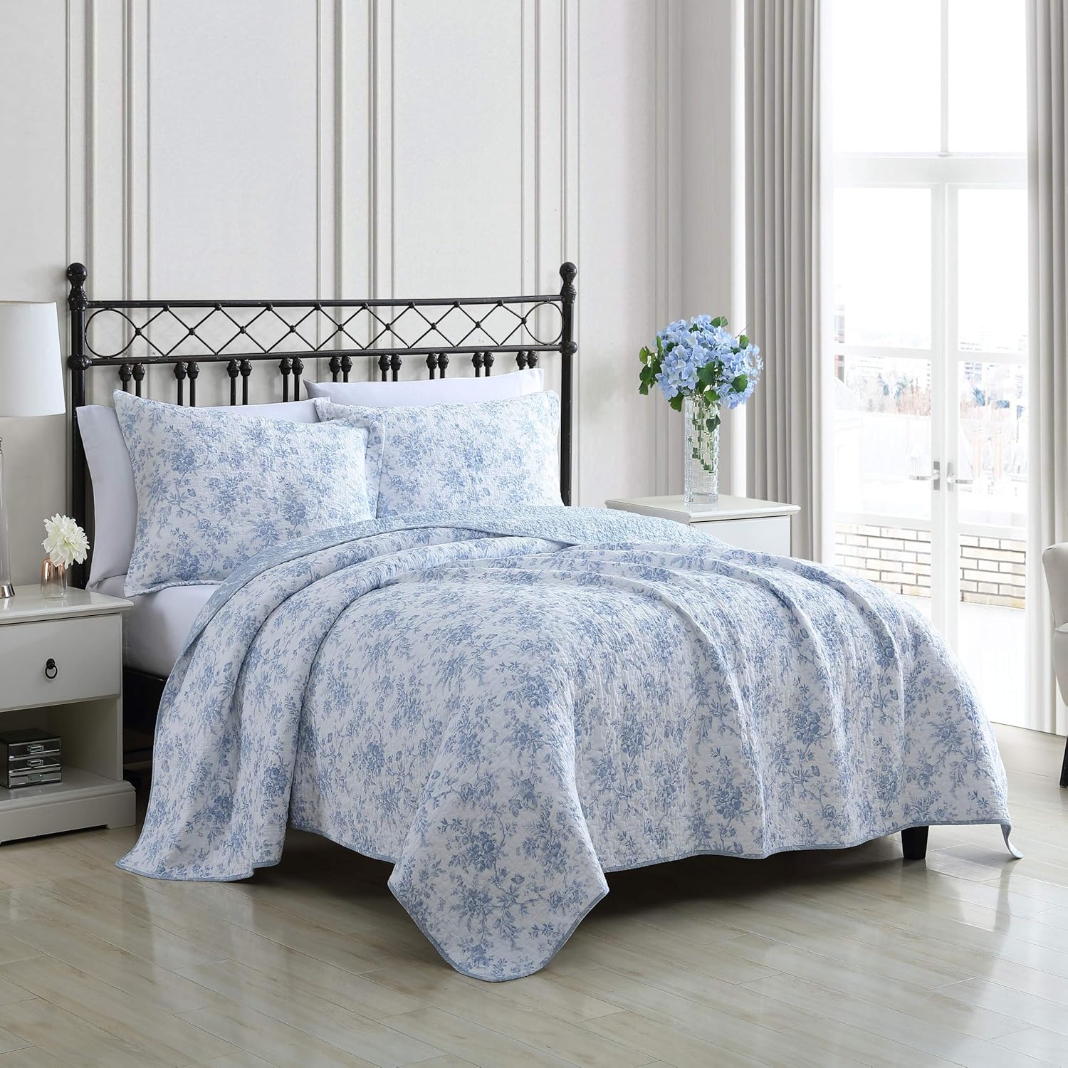Laura Ashley Home - Reversible Twin Quilt Set with Sham