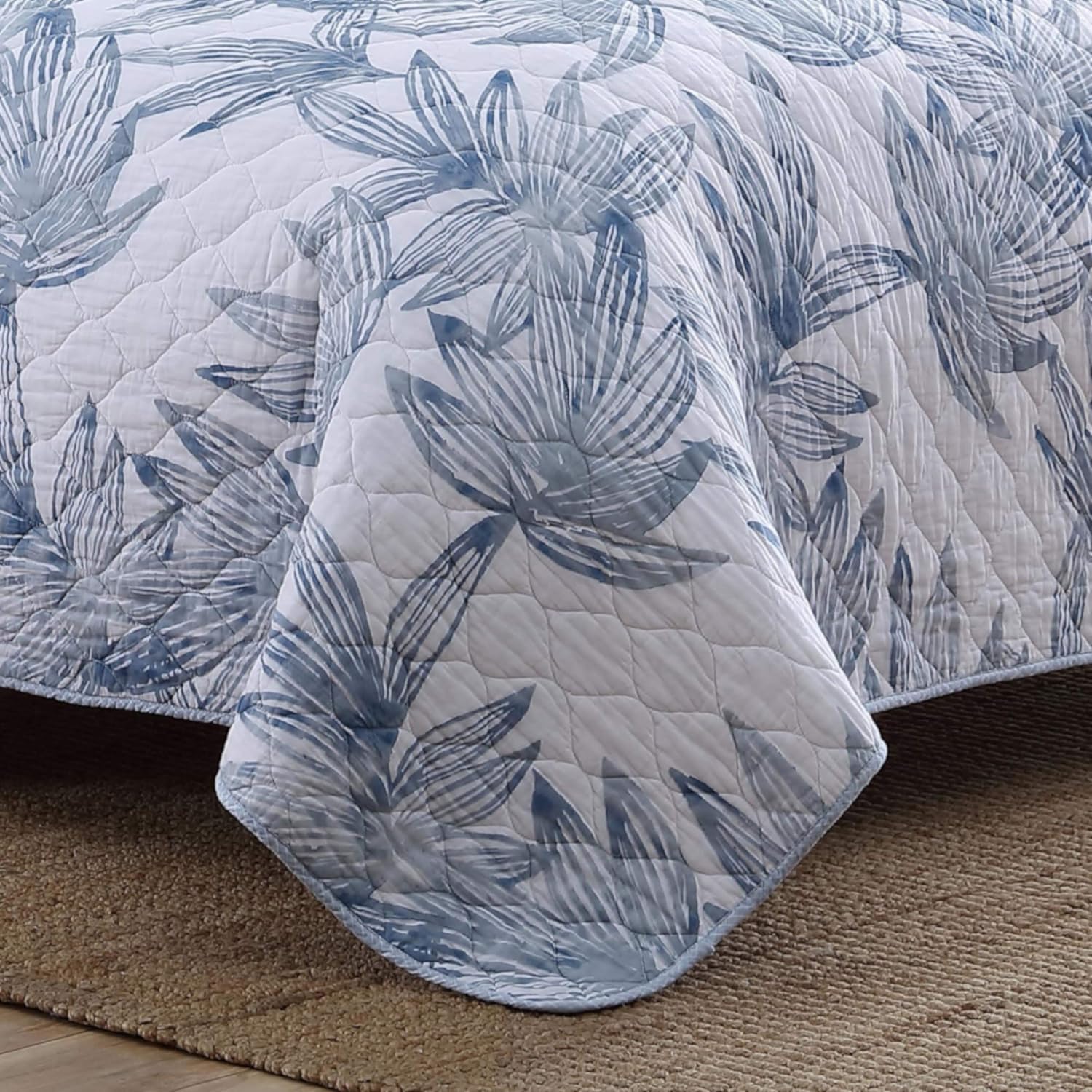 Tommy Bahama Queen Quilt Set with Shams - Kayo Blue