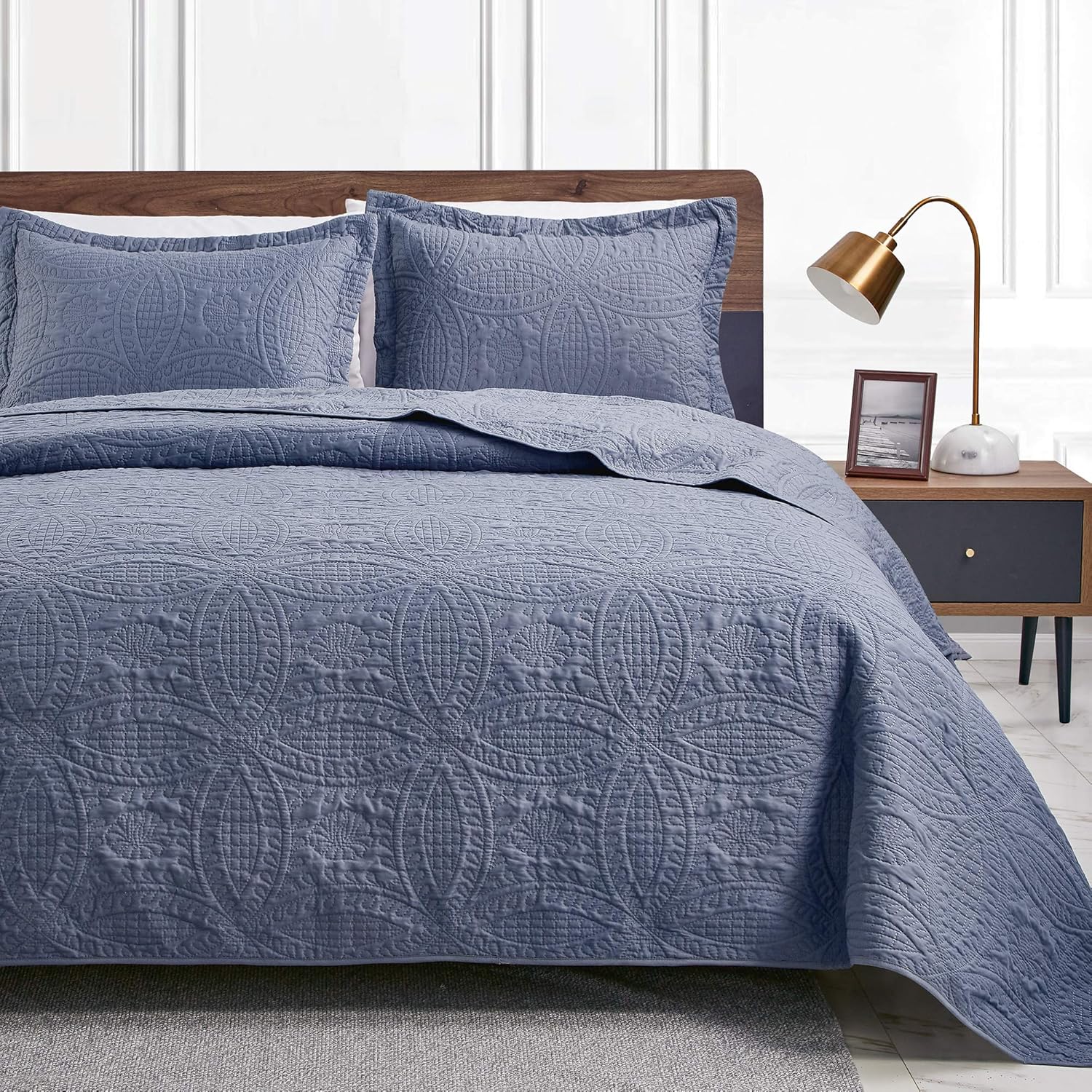 Loves Cabin Twin Quilt Set with Coin Pattern