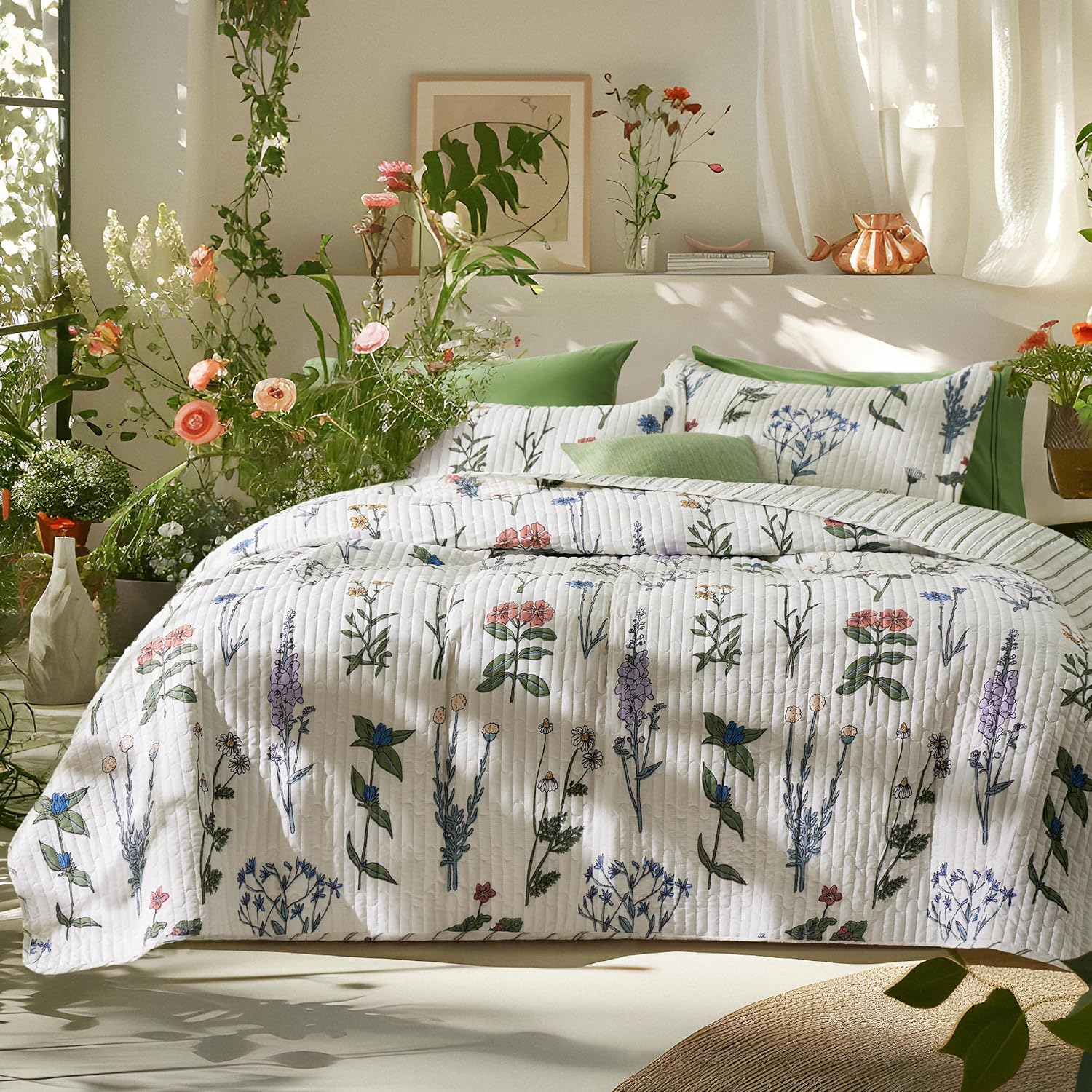 Bedsure Floral White Quilt Set Queen Size 3 Piece