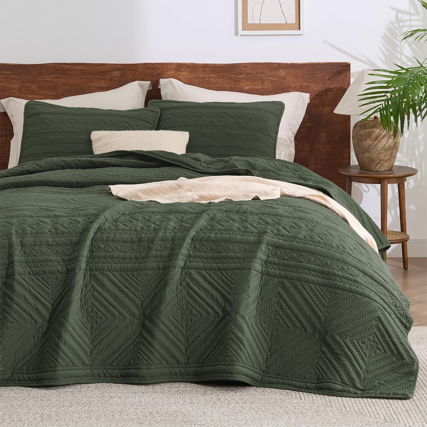 Bedsure Boho Quilt King Size - Olive Green Geometric