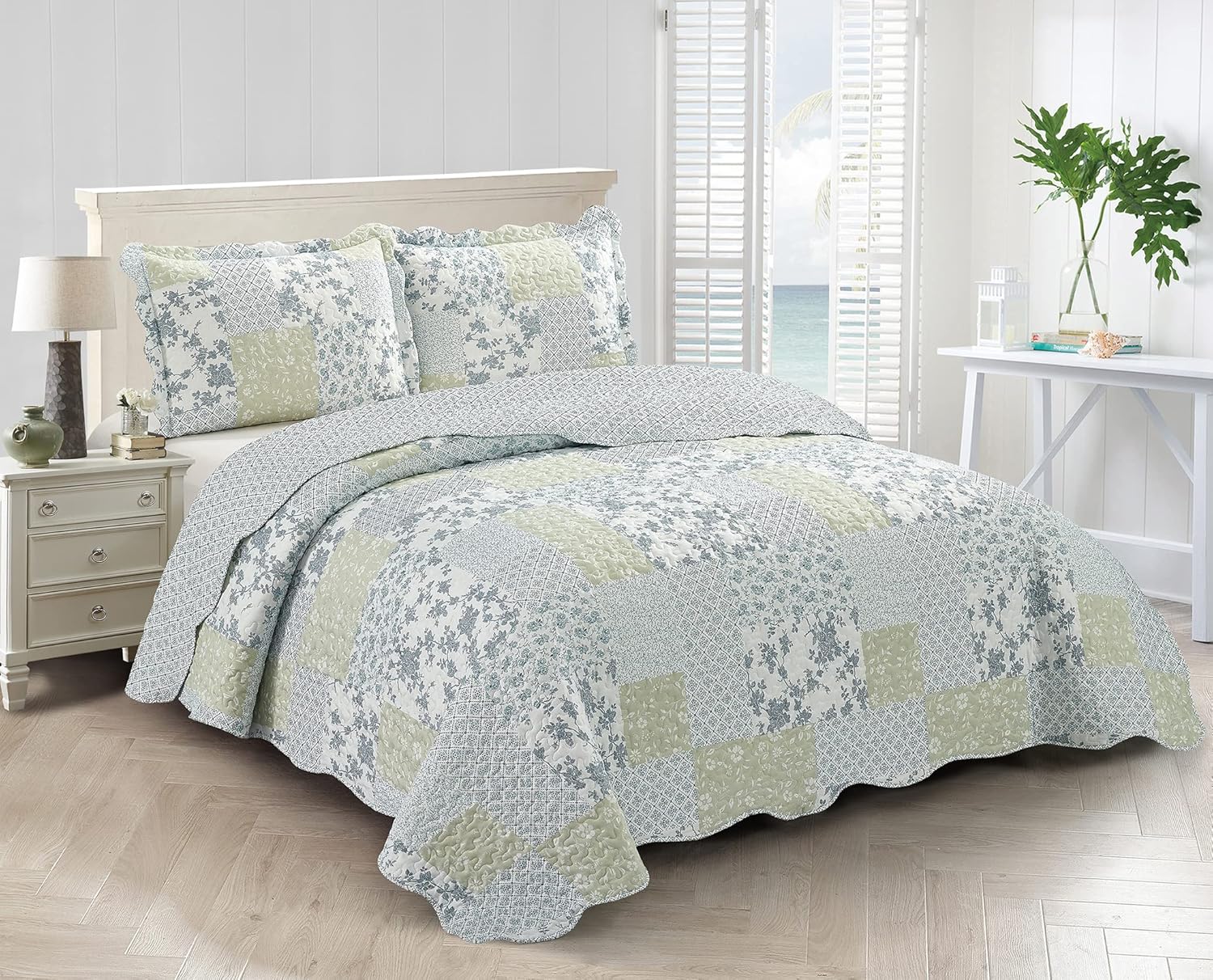 Brilliant Sunshine Quilt Set with 2 Shams 3-Piece Reversible Bedspread