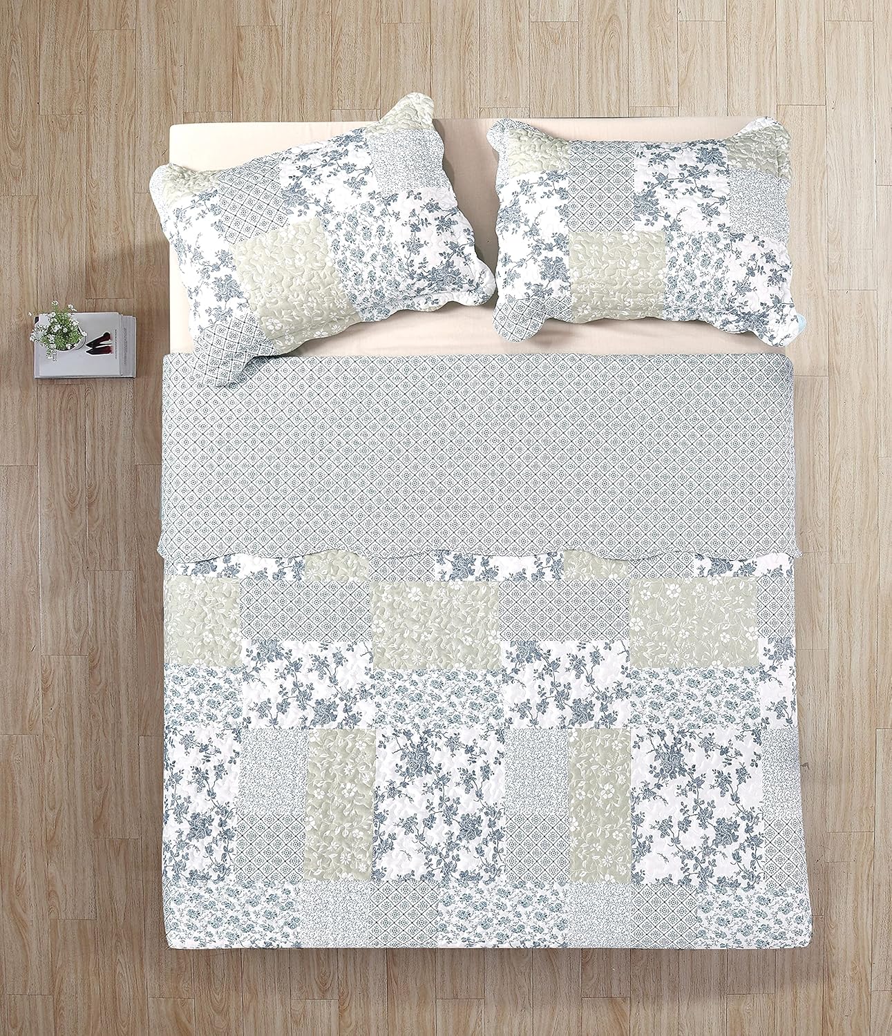 Brilliant Sunshine Quilt Set with 2 Shams 3-Piece Reversible Bedspread
