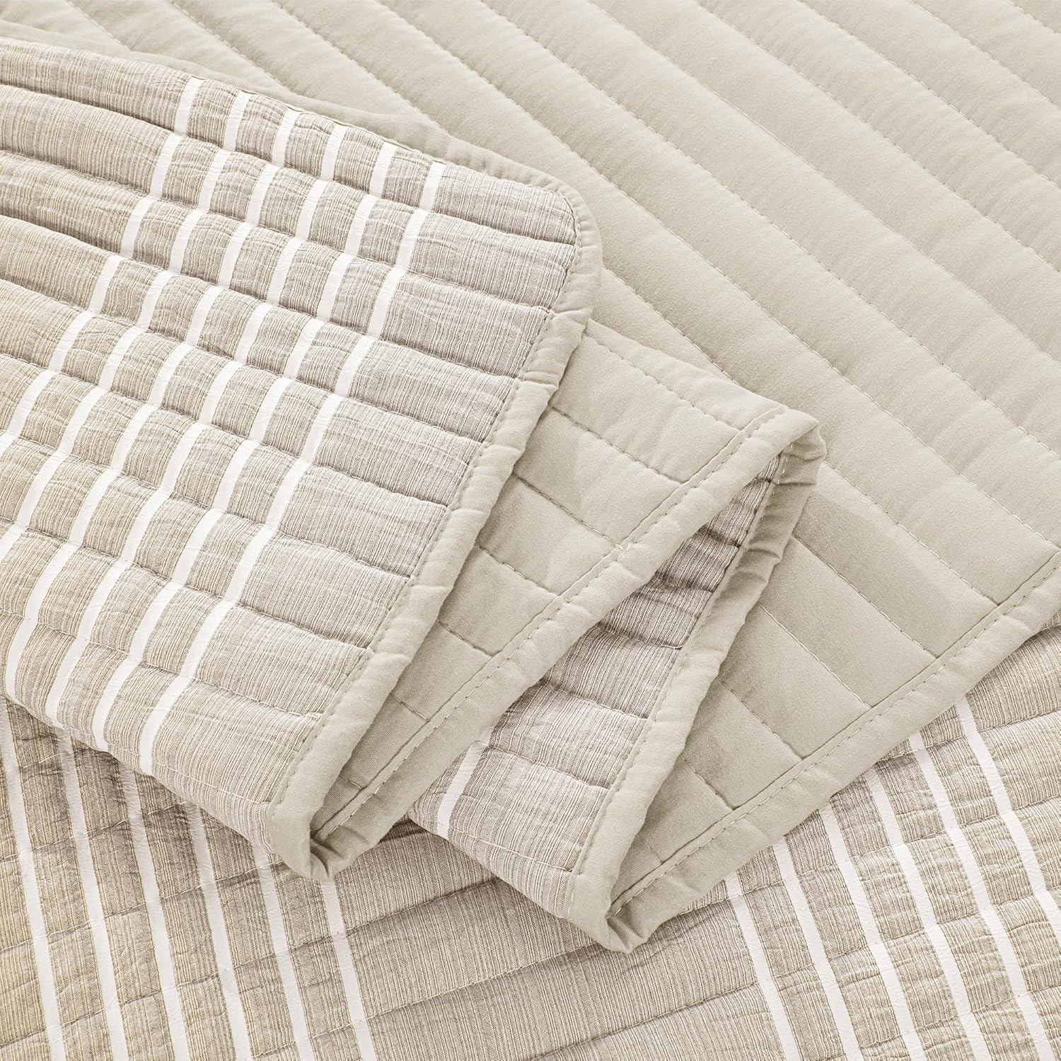 HOMBYS 128x120 Seersucker Patchwork Quilt Set